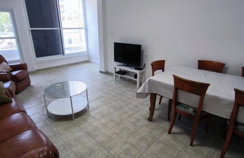 Hadera Appartement | GRAND APPARTEMENT CENTRAL RENOVE