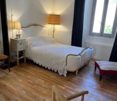 Florac Appartement | Grand appartement de charme avec parking privé
