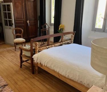 Florac Appartement | Grand appartement de charme avec parking privé