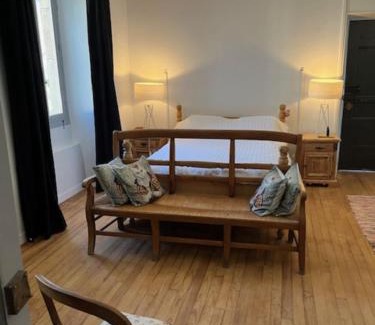 Florac Appartement | Grand appartement de charme avec parking privé