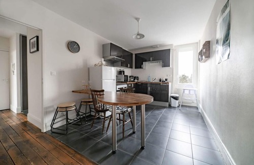 Champ-Capelet Appartement | Grand Appartement lumineux, 5' centre, pkg gratuit
