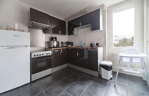 Champ-Capelet Appartement | Grand Appartement lumineux, 5' centre, pkg gratuit