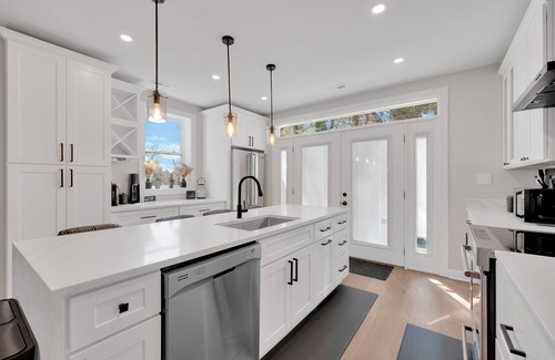 Washington Maison | Spacious 7BR+5BA Retreat: 15 mins to National Mall