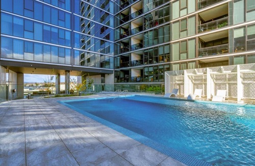 Phillip Appartement | Grand Central Towers Apt | Resort-Style Amenities