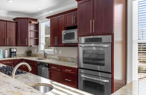 Murrells Inlet Maison | Grand Coastal Getaway – 7BR w/Pool & Beach Path, Perfect for Making Memories!