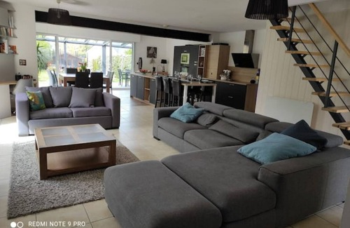 Saint-Martin-du-Fouilloux Maison | Grande maison familiale avec cheminée et jacuzzi