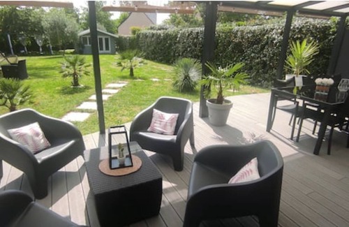Saint-Martin-du-Fouilloux Maison | Grande maison familiale avec cheminée et jacuzzi