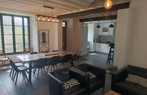 Miglos Maison | Grand gîte au coeur d'un charmant village