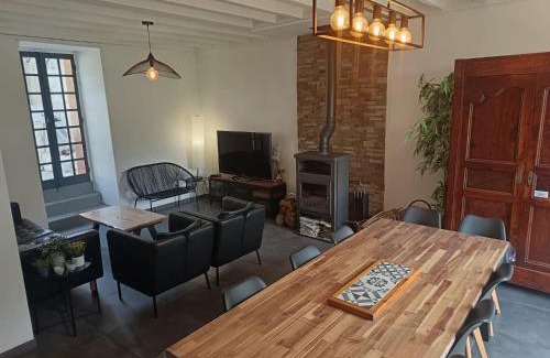 Miglos Maison | Grand gîte au coeur d'un charmant village