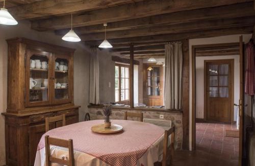 Audes Maison | Grand gîte de charme avec cheminée près de Montluçon, jardin, jeux enfants, animaux acceptés - FR-1-489-144