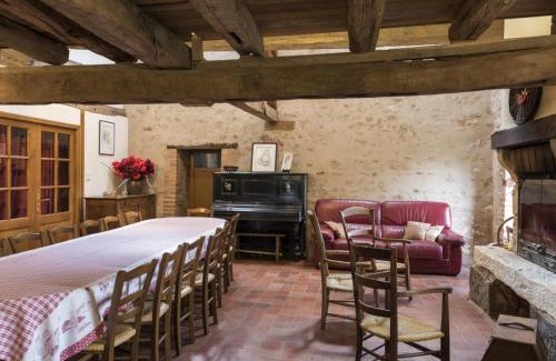 Audes Maison | Grand gîte de charme avec cheminée près de Montluçon, jardin, jeux enfants, animaux acceptés - FR-1-489-144