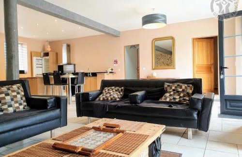 Mareil-le-Guyon Maison | Grand gîte rénové avec terrasse, parking privé et équipements complets, proche Versailles et nature - FR-1-527-41