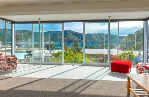 Waikawa Bay Maison | Grand Getaway