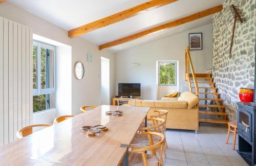 Causse-de-la-Selle Maison | Grand gite idéal pour famille et groupe, piscine et plages privées