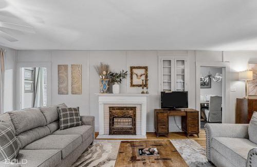 Uncertain Maison | Grand Harbor, Lakefront, With Kayaks & Canoes