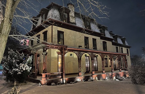 Seneca Falls Appartement | Grand Historic Downtown Suite