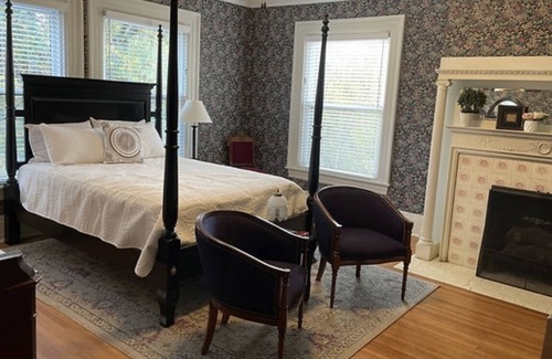 Joslyn Castle Autre | Grand & Historic Offutt Manor near Joslyn Castle