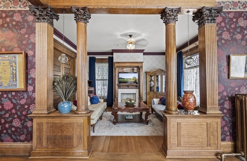Springfield Maison | Grand Historic Retreat | Walk to Capitol & Attractions | Timeless Elegance