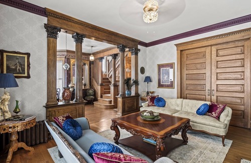 Springfield Maison | Grand Historic Retreat | Walk to Capitol & Attractions | Timeless Elegance