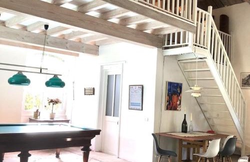 Pomas Maison | Grand loft avec piscine privée dans vielle gare