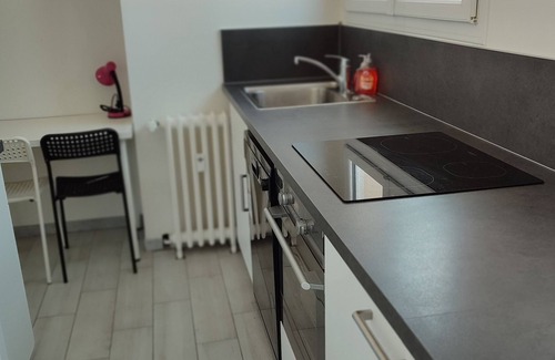 Downtown Le Havre Appartement | Grand logement rénové, 84 m2, 5 Personnes, à 100 m de la Gare et du tramway