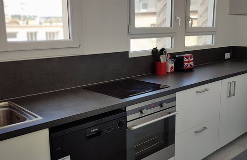 Downtown Le Havre Appartement | Grand logement rénové, 84 m2, 5 Personnes, à 100 m de la Gare et du tramway