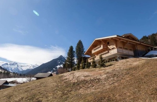 Gstaad Maison | Grand Luxurious New Chalet with Sauna