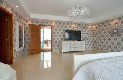 Renacimiento Appartement | Grand Luxury Penthouse'Upscale+HotTub+Terrace+BBQ