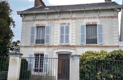 La Ferte-Gaucher Maison | Grand Maison avec Piscine et Sauna