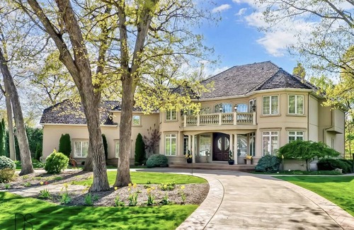 Utica Maison | Grand Manor at Starved Rock