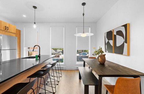 Plateau Mont Royal Appartement | Grand New 2bdr in Habitat Plateau by Denstays