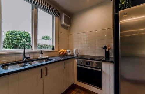 Merivale Villa | Grand Old Mansion - Sleeps 8