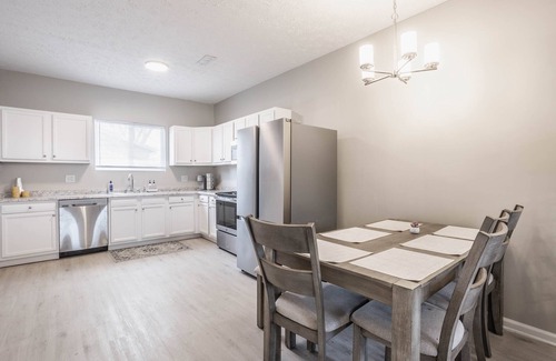 Sheridan Maison | Grand Park, Westfield, Space For Entire Team, Sleeps 30 comfortably. Unit A