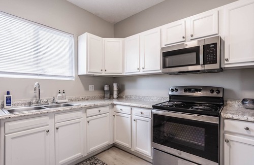 Sheridan Maison | Grand Park, Westfield, Space For Entire Team, Sleeps 30 comfortably. Unit A