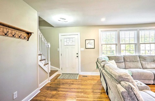 Lakeside Maison | Grand Richmond Home with Great Location and Views