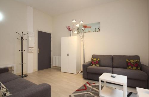 Mont-Dore Appartement | Grand Studio 27m² avec Balcon en Hyper Centre, Proche Thermes et Commodités - FR-1-608-139