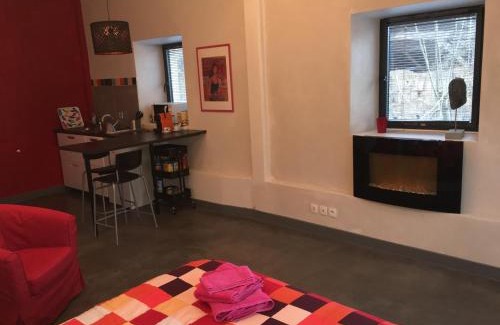 Venon Appartement | Grand studio au calme à la campagne, tout prés de la ville !