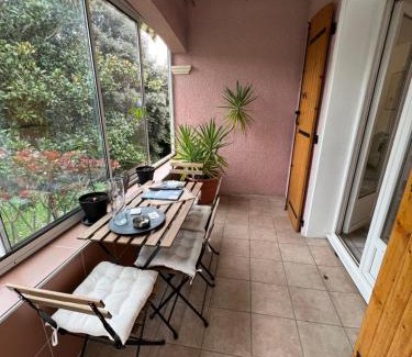 Auch Appartement | Grand studio avec véranda et parking