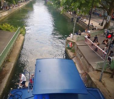 Hopital Saint-Louis Appartement | Grand studio Canal St Martin Paris 1 lit double