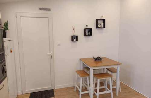 Port-Saint-Pere Appartement | GRAND STUDIO
