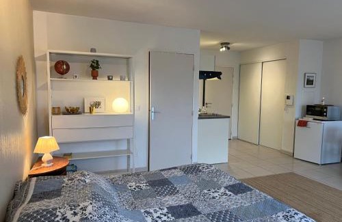 Manosque Appartement | Grand studio Manosque face lycée international et hôpital, Cadarache-Iter