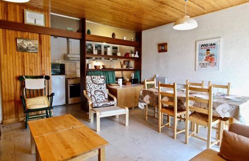 Chamrousse Appartement | Grand T2 cabine 55m² avec balcon exposé sud à Chamrousse 1650, animaux acceptés - FR-1-340-133