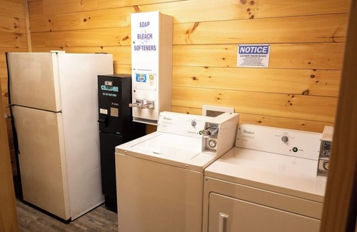 Scio Cabine | Grand Teton/Lakeview 4-6 Person Midsize Cabin