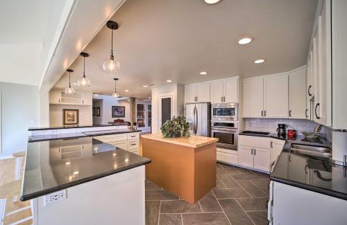 Tulsa Maison | Grand Tulsa Getaway with Private Pond, Dock and Deck