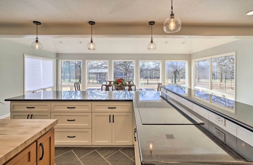 Tulsa Maison | Grand Tulsa Getaway with Private Pond, Dock & Deck
