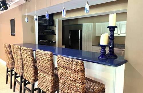 Glasser Maison | Grand Villa Sparta/pool koi pond cinema game room