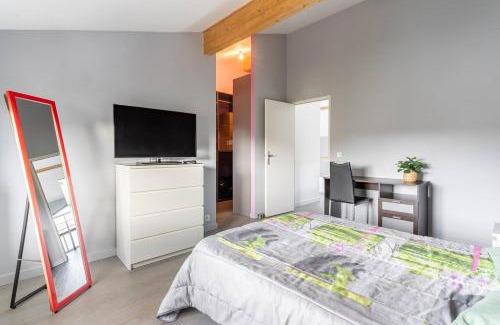 Labarthe-sur-Leze Lit Et Petit-Déjeuner | Grande chambre privée avec salle de bain et WC