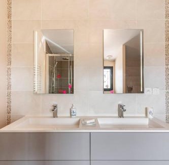 Labarthe-sur-Leze Lit Et Petit-Déjeuner | Grande chambre privée avec salle de bain et WC