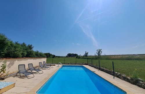 Saint-Pierre-de-Juillers Maison | grande villa avec piscine privée