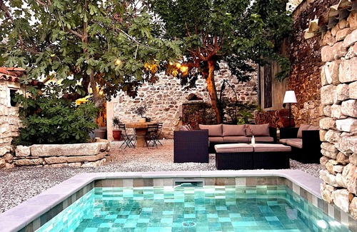 Saint-Mamert-du-Gard Maison | Grande Maison de village au calme entre Uzès et Nîmes